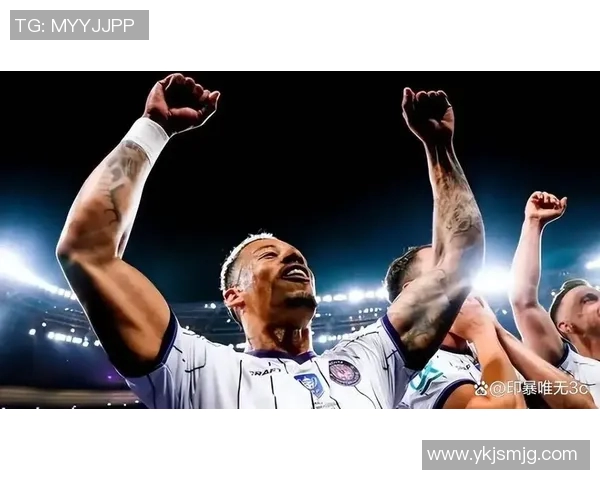 足球明星们的77号传奇背后那些不为人知的故事与成就